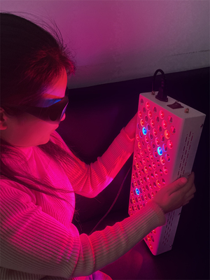 satın al 600W Red Light Therapy Panel with 120 LEDs 8 Wavelengths for Pain Relief çevrimiçi üretim